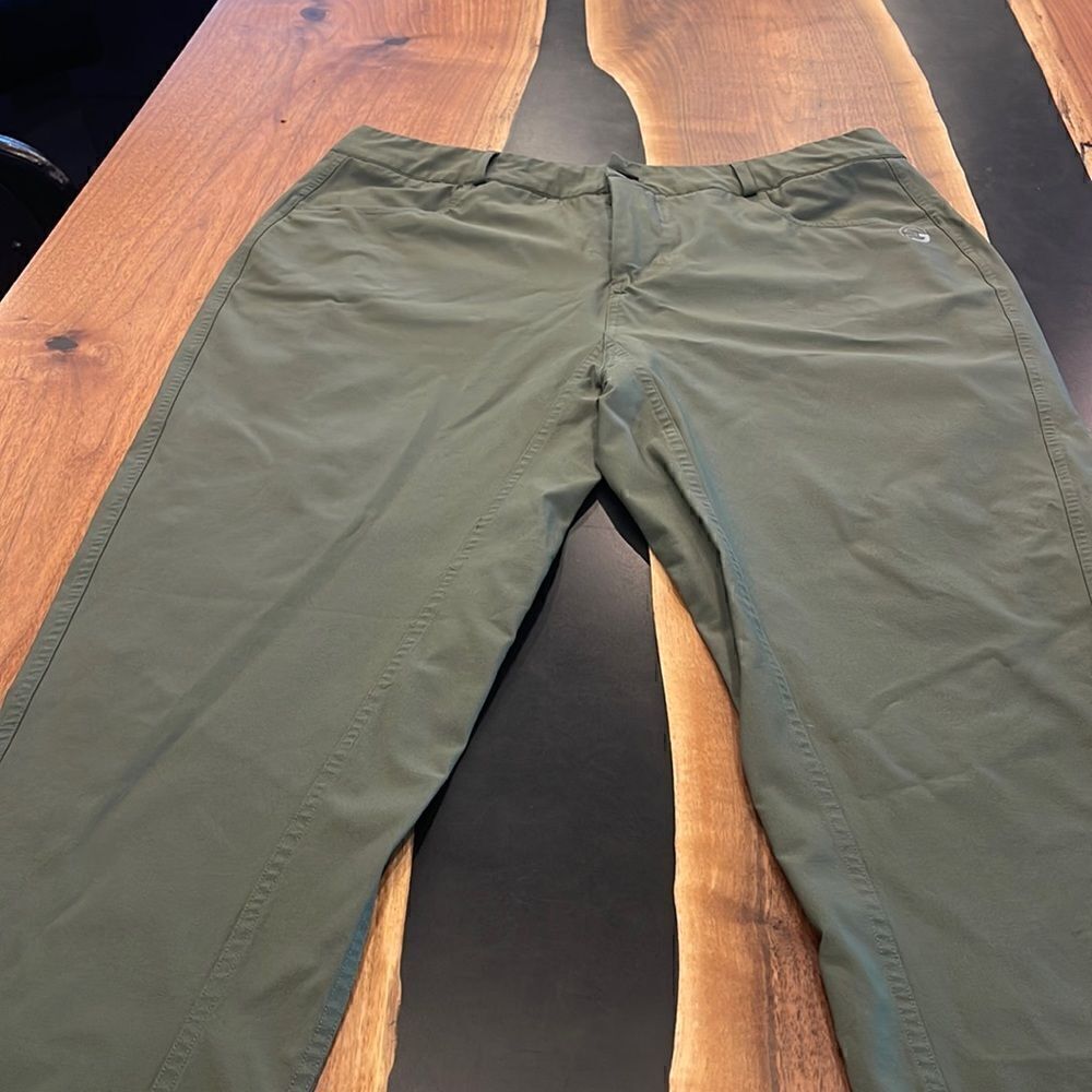 Foray golf women’s pants size 12 army green great shape nice brand and fabric.